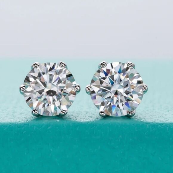 Certified 1 carat VVS1 Moissanite Luxury Stud Earrings - Picture 4 of 7